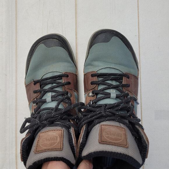 Lems Outlander waterproof hiking boots leather gorpcore wide toe box barefoot